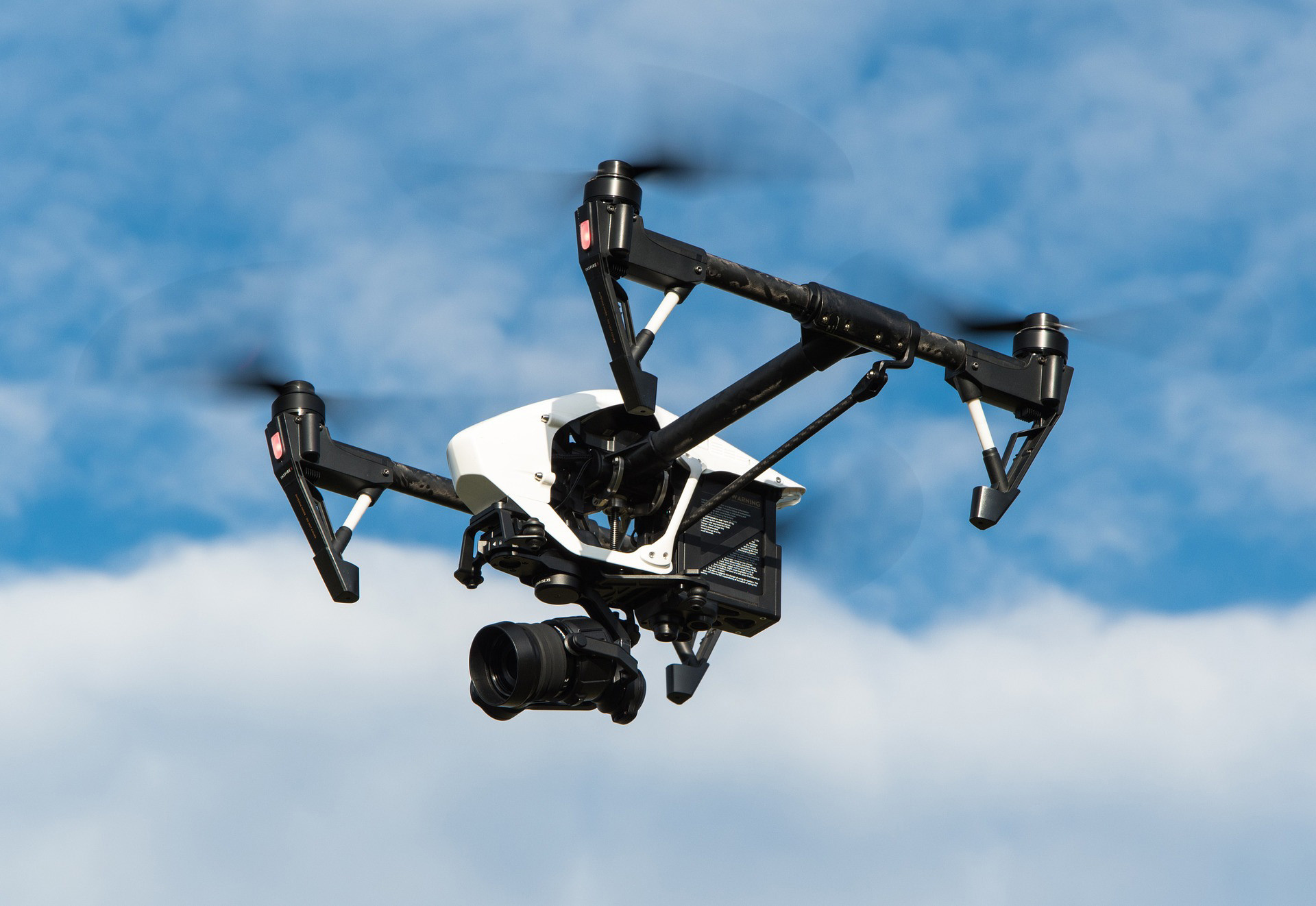 Drones en espacios públicos: la revolución que llegó con la pandemia