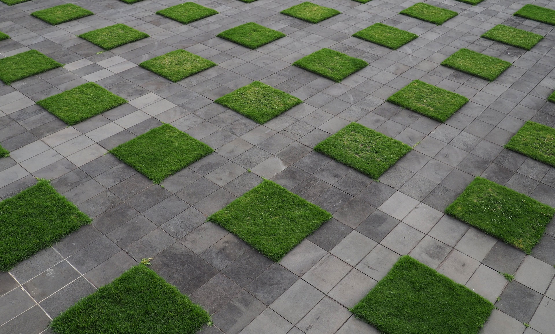 What is low carbon concrete and why is it becoming more popular?