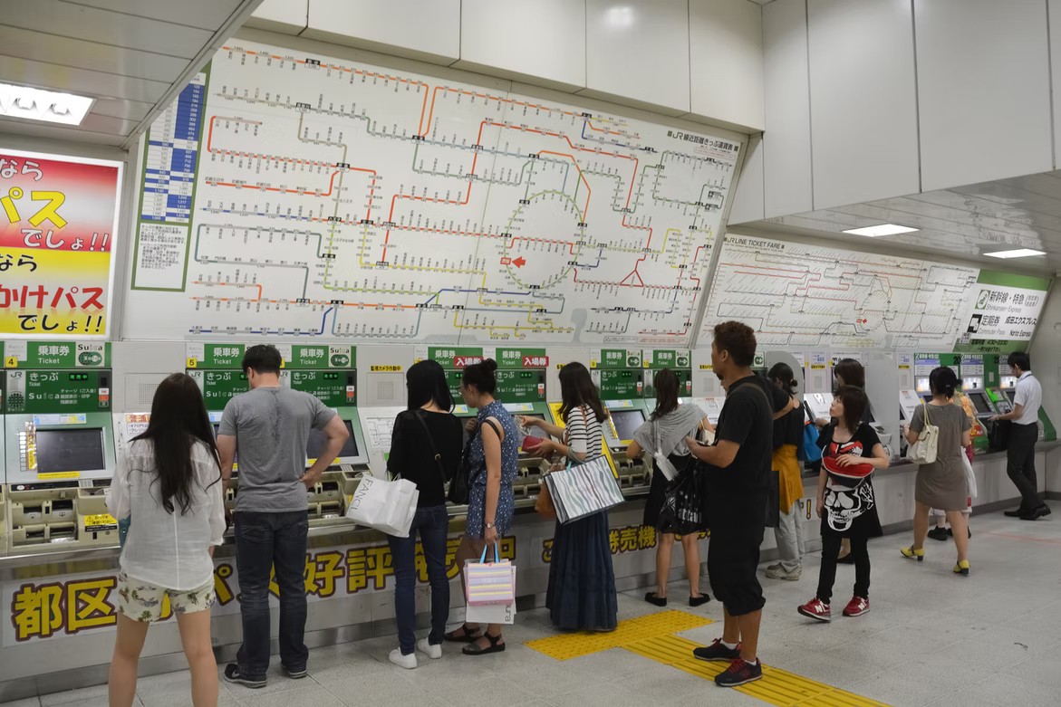 How does Tokyo manage 14 million people on the move every day?