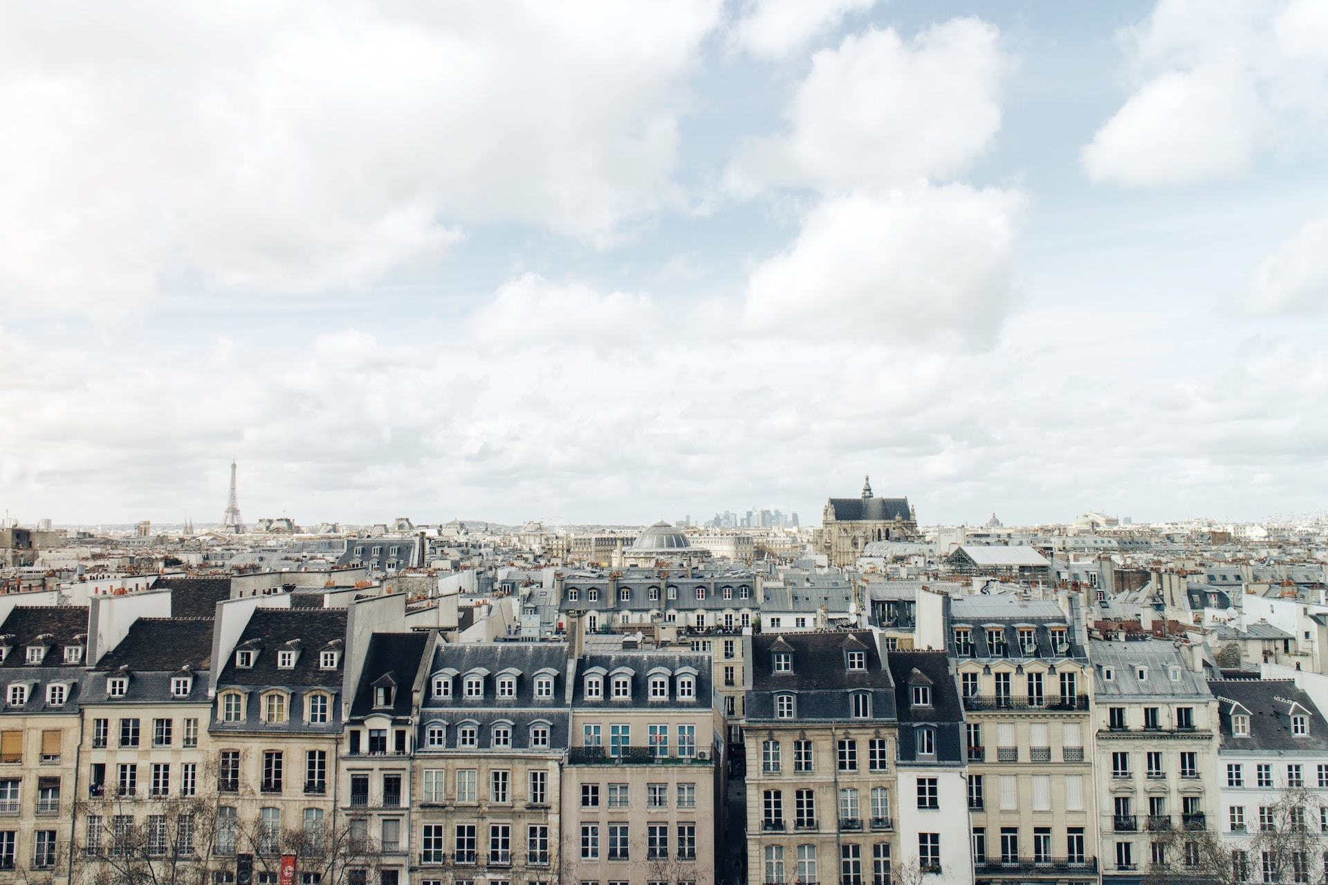 How are smart cities reducing air pollution?